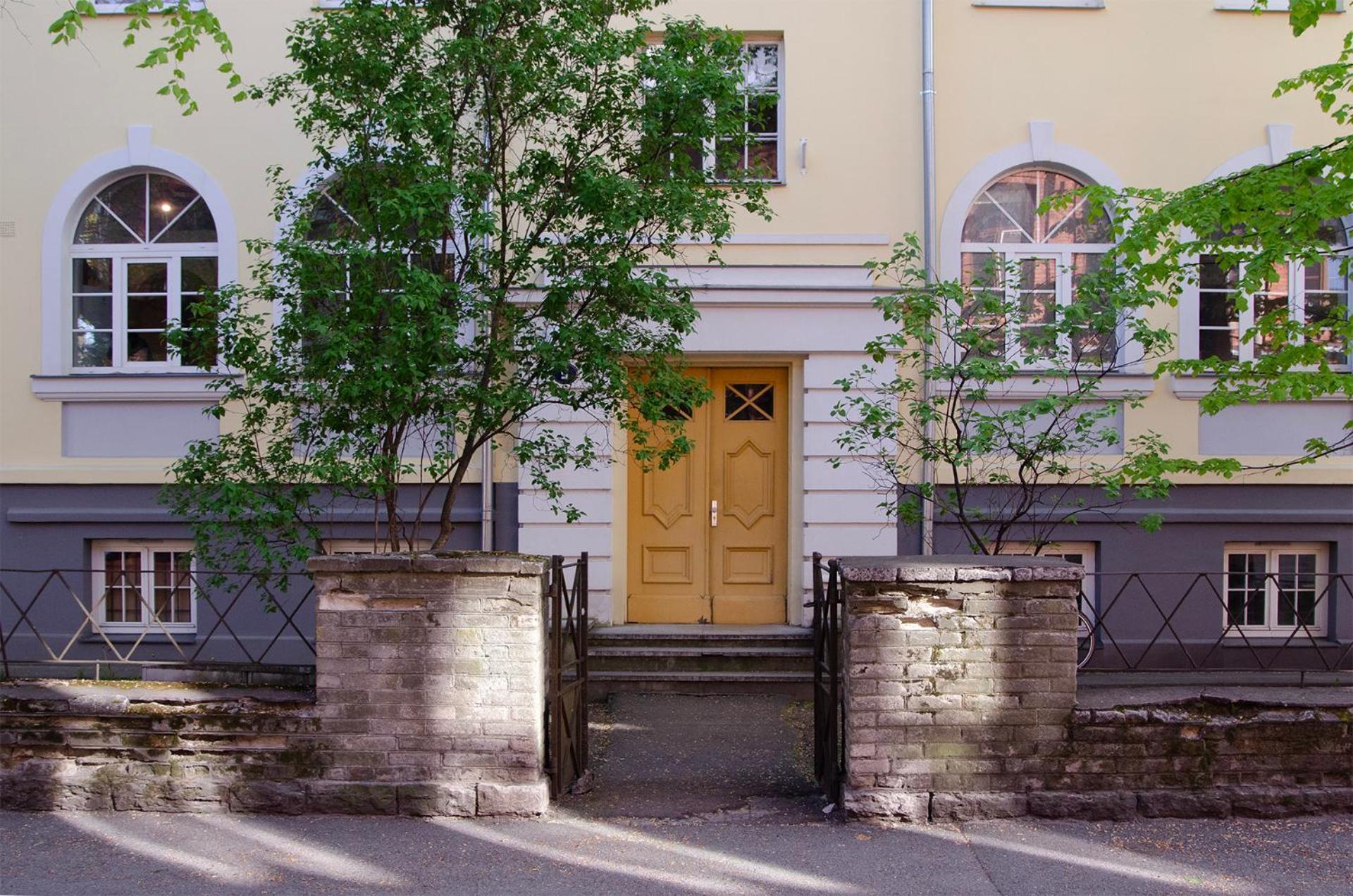 Large 3-room In A Historic House Tallinn